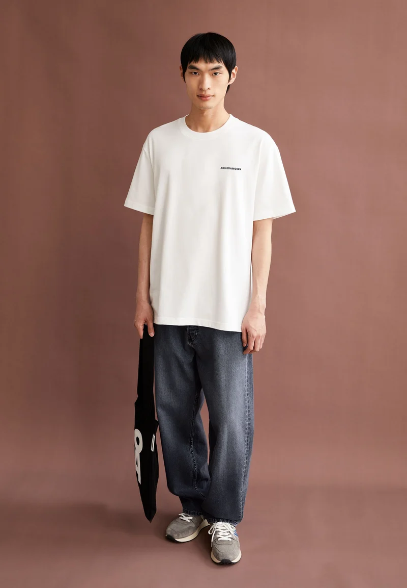 AADRU OUTSIDE | white