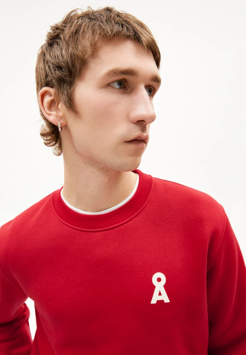 BAARO CHANGES SWEATSHIRT | scarlet red