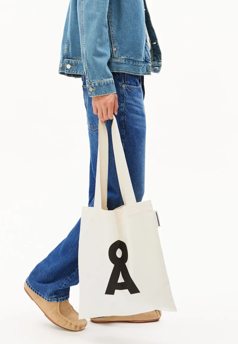 TOTAA BOLD TOTE BAG | oatmilk