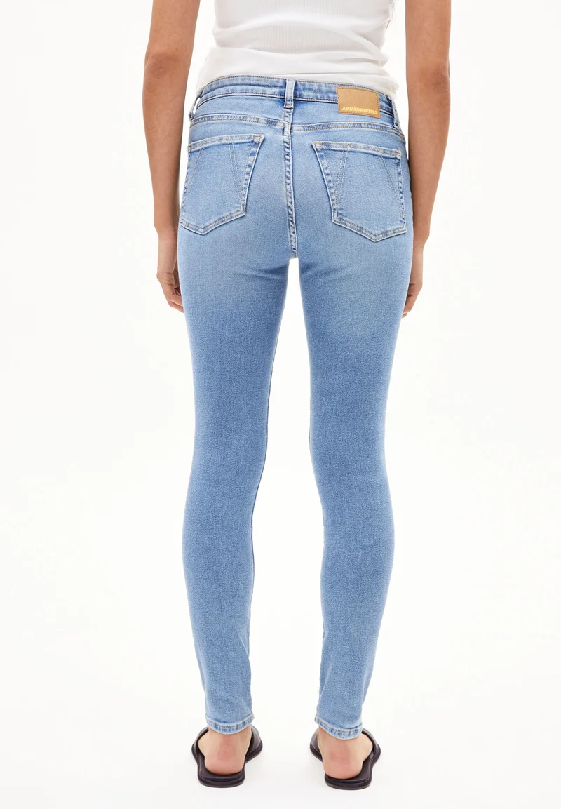 TILLAA MID WAIST SKINNY JEANS | dove