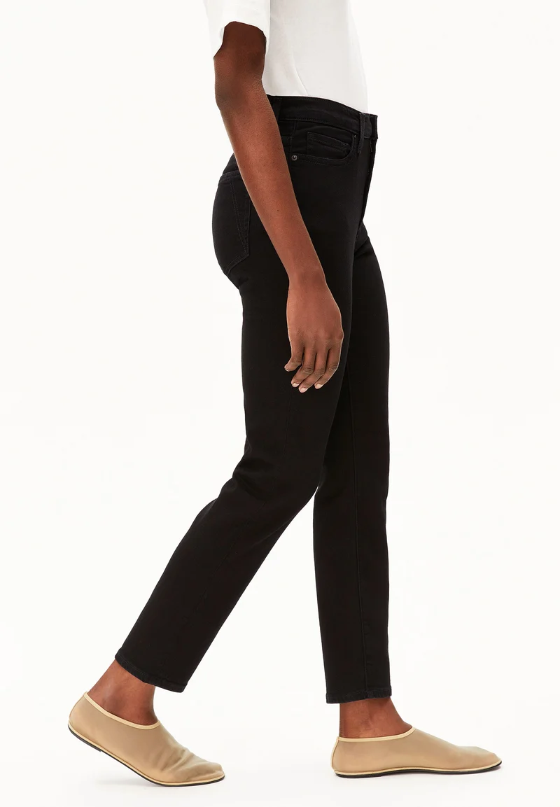LEJAANI HIGH WAIST SLIM JEANS | rinse black