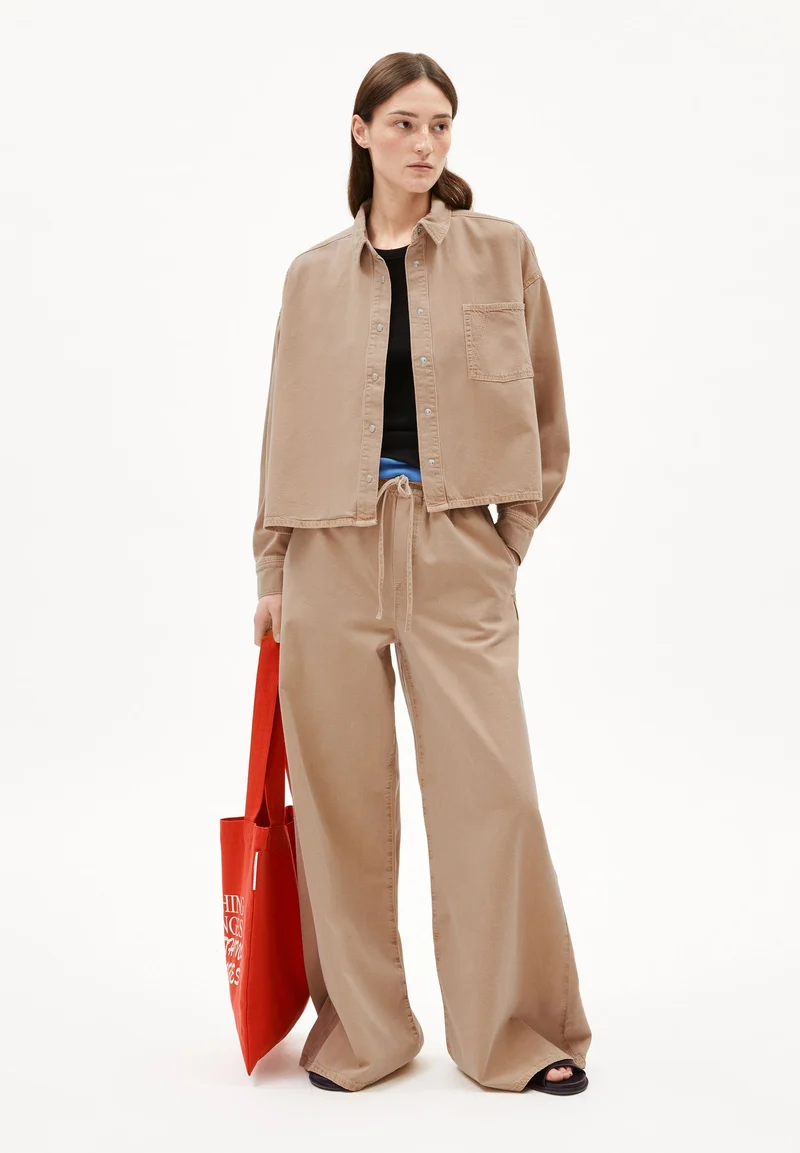NALAANI BLUSE | true camel