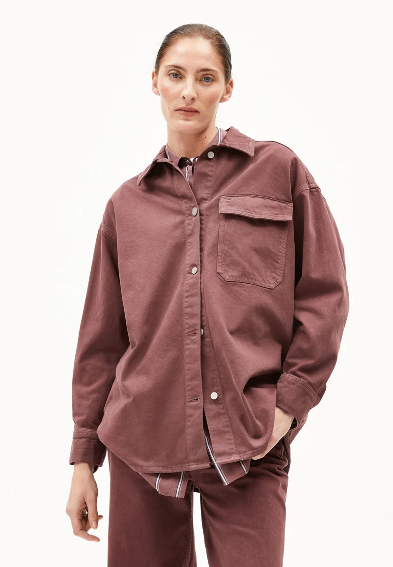 TAARAH JACKE | dark berry