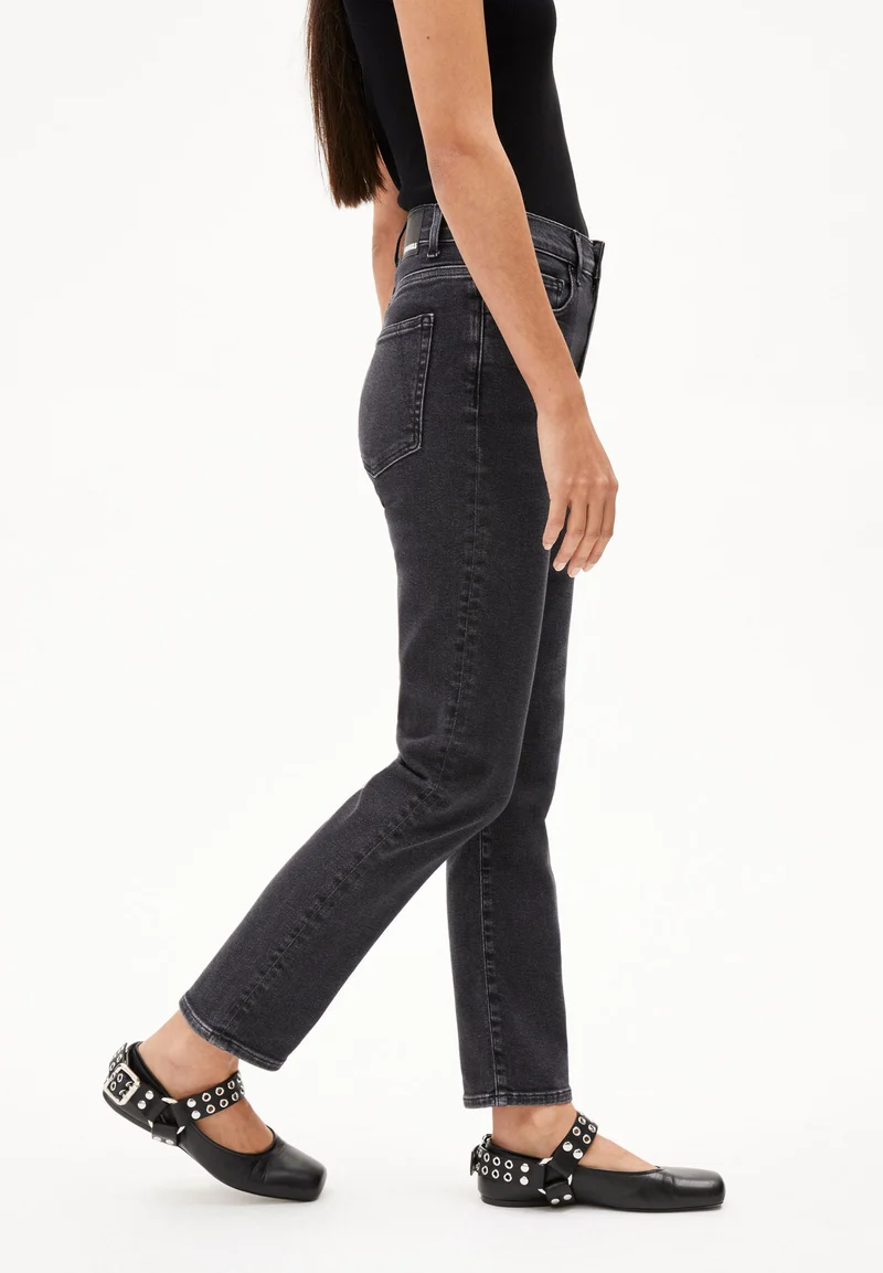 LEJAANI HIGH WAIST SLIM JEANS | blackish