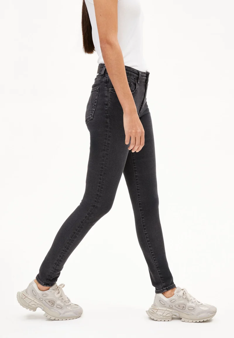 TILLAA MID WAIST SKINNY JEANS | true black washed