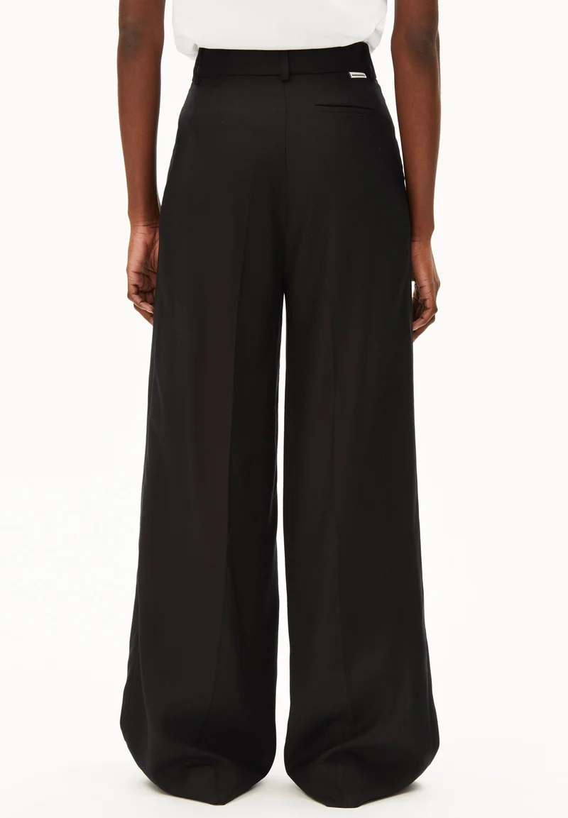 KAAYUA HOSE | black
