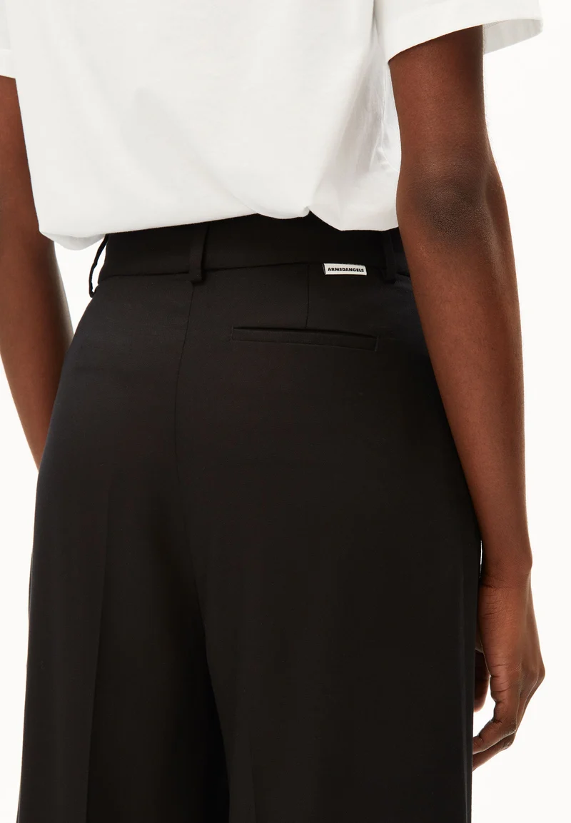 KAAYUA HOSE | black