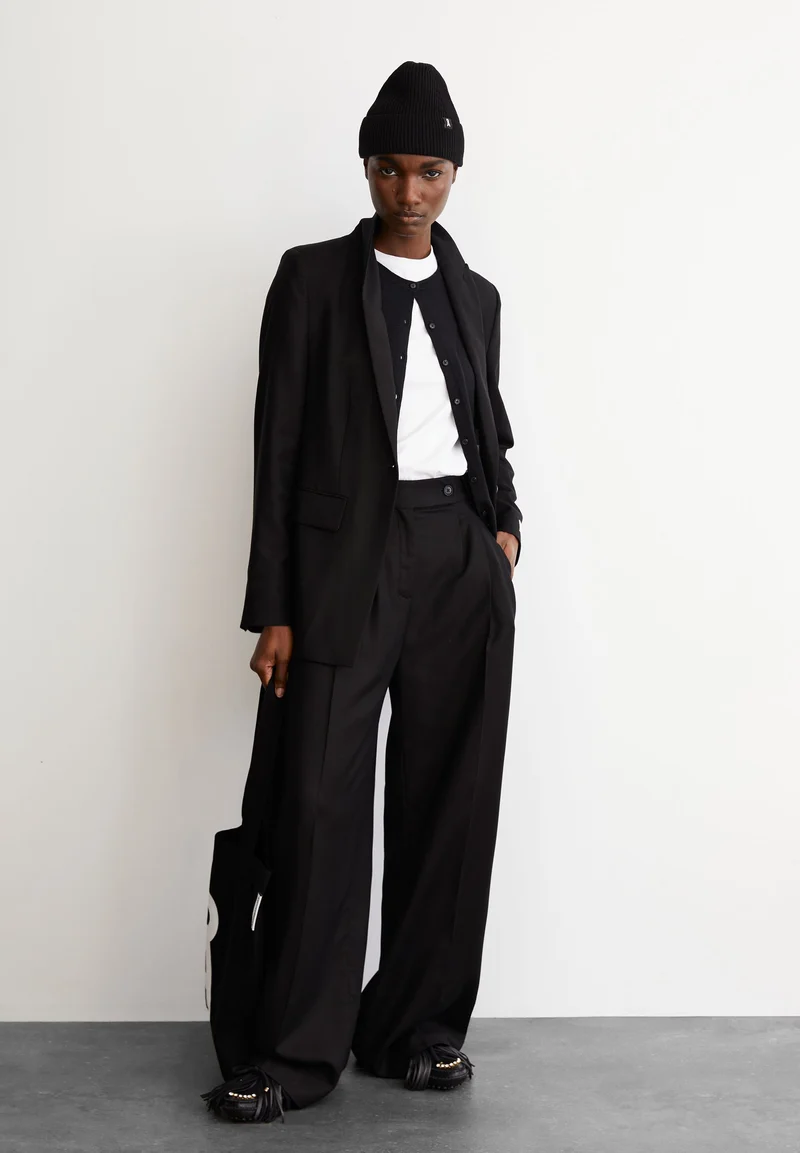 KAAYUA HOSE | black