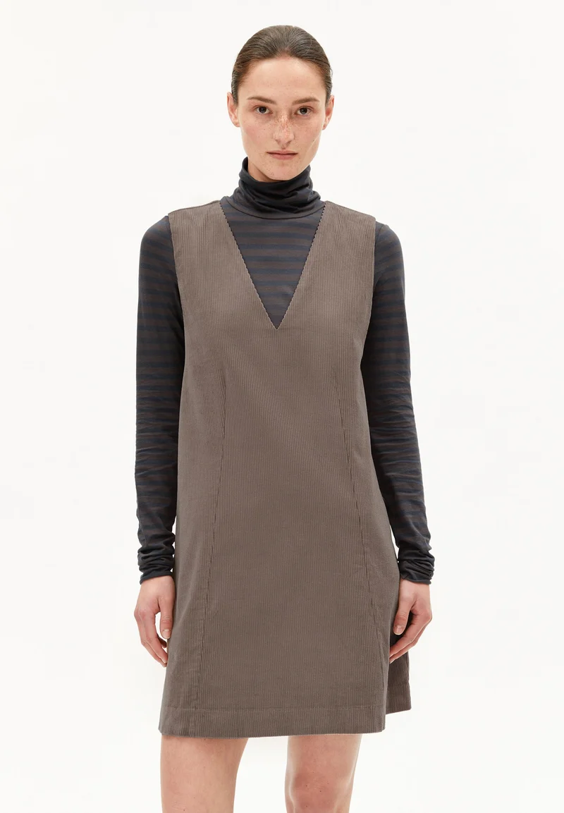 PINAAFO CORDUROY | walnut cream