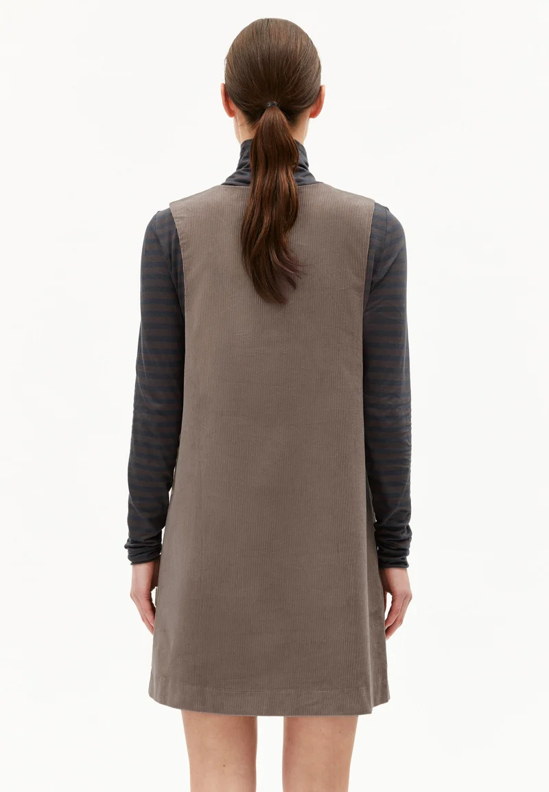 PINAAFO CORDUROY | walnut cream