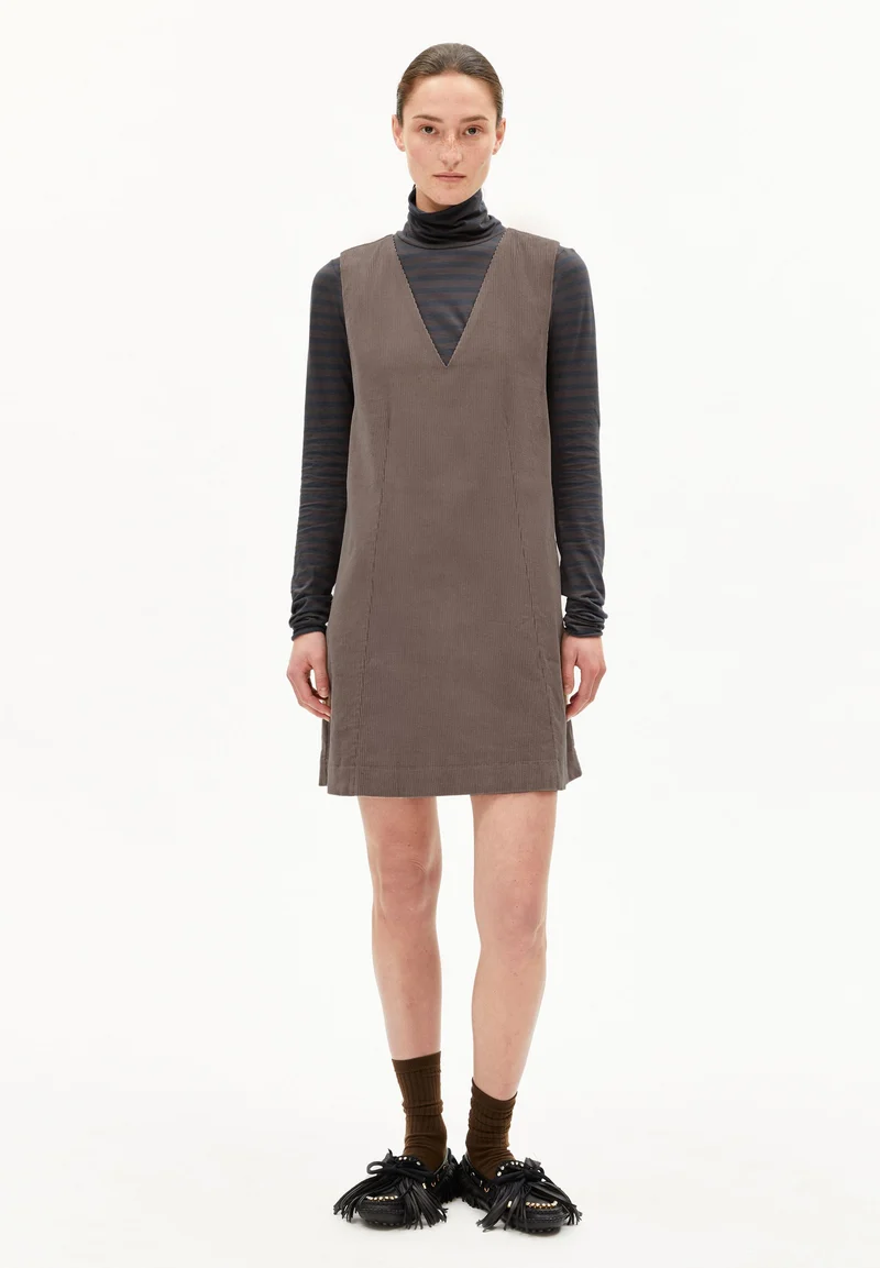 PINAAFO CORDUROY | walnut cream