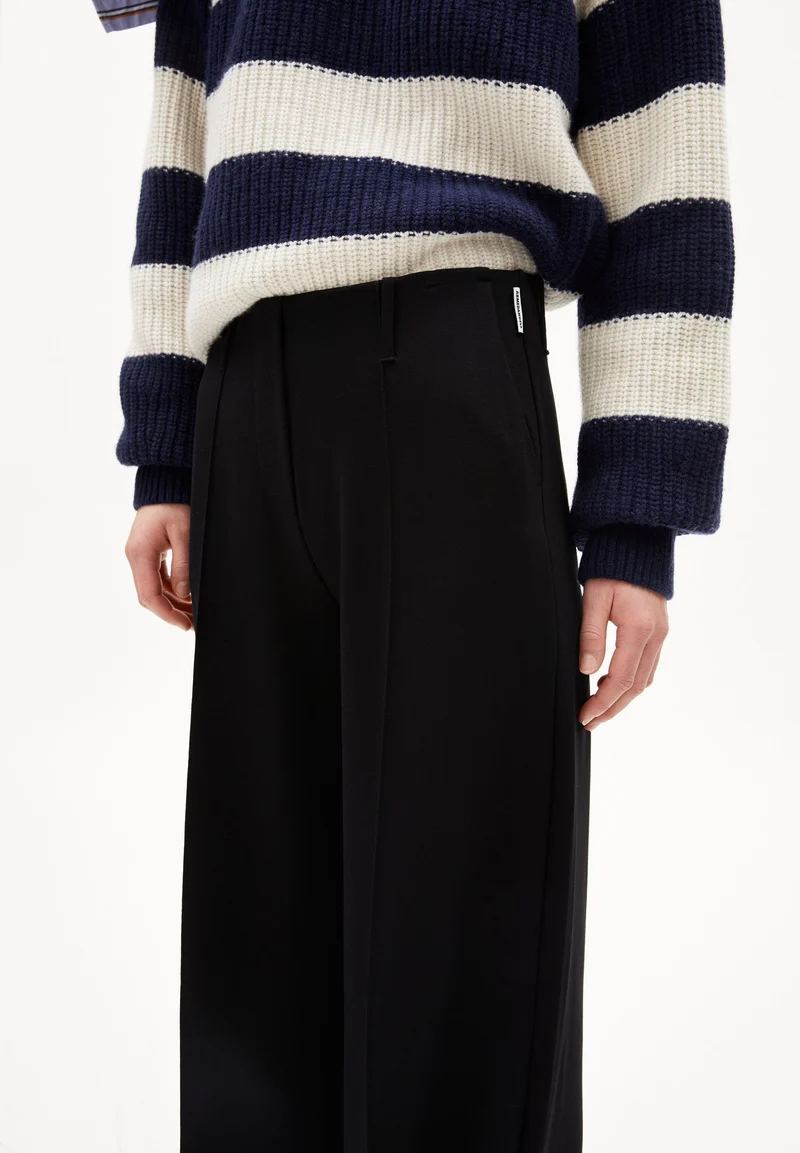 MAEVAA HOSE | black