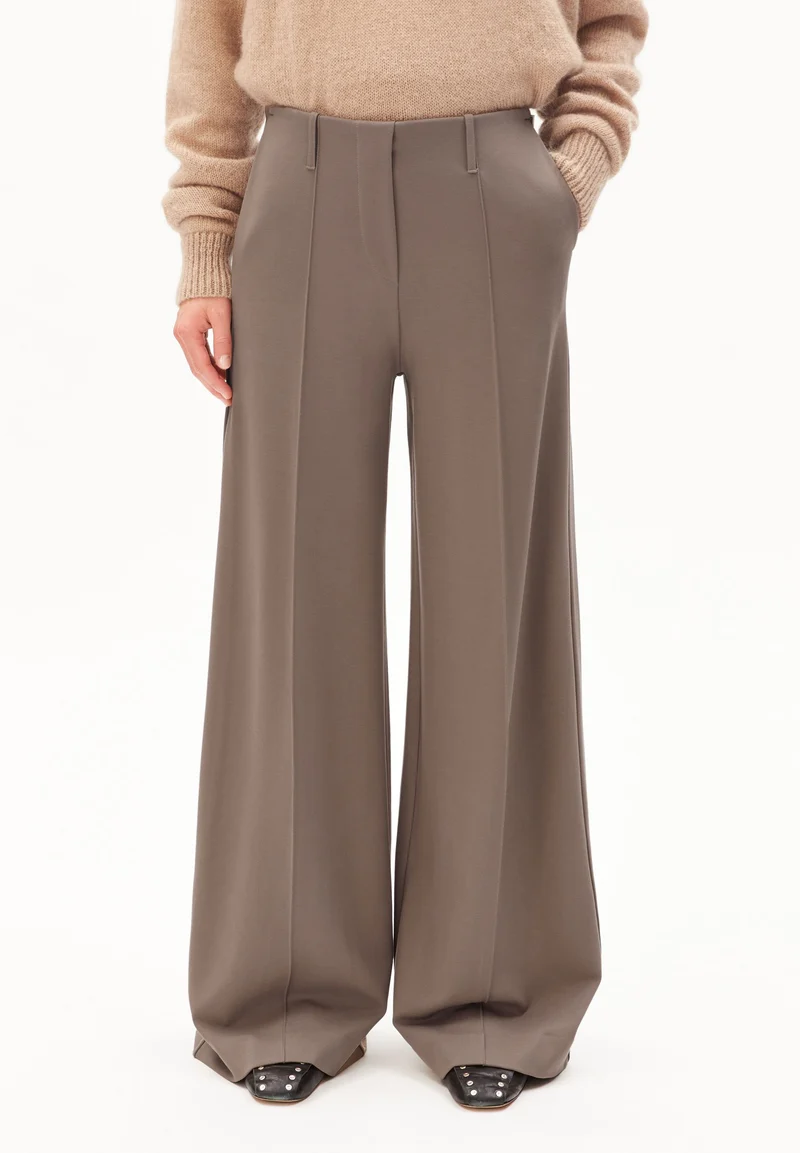 MAEVAA HOSE | walnut cream