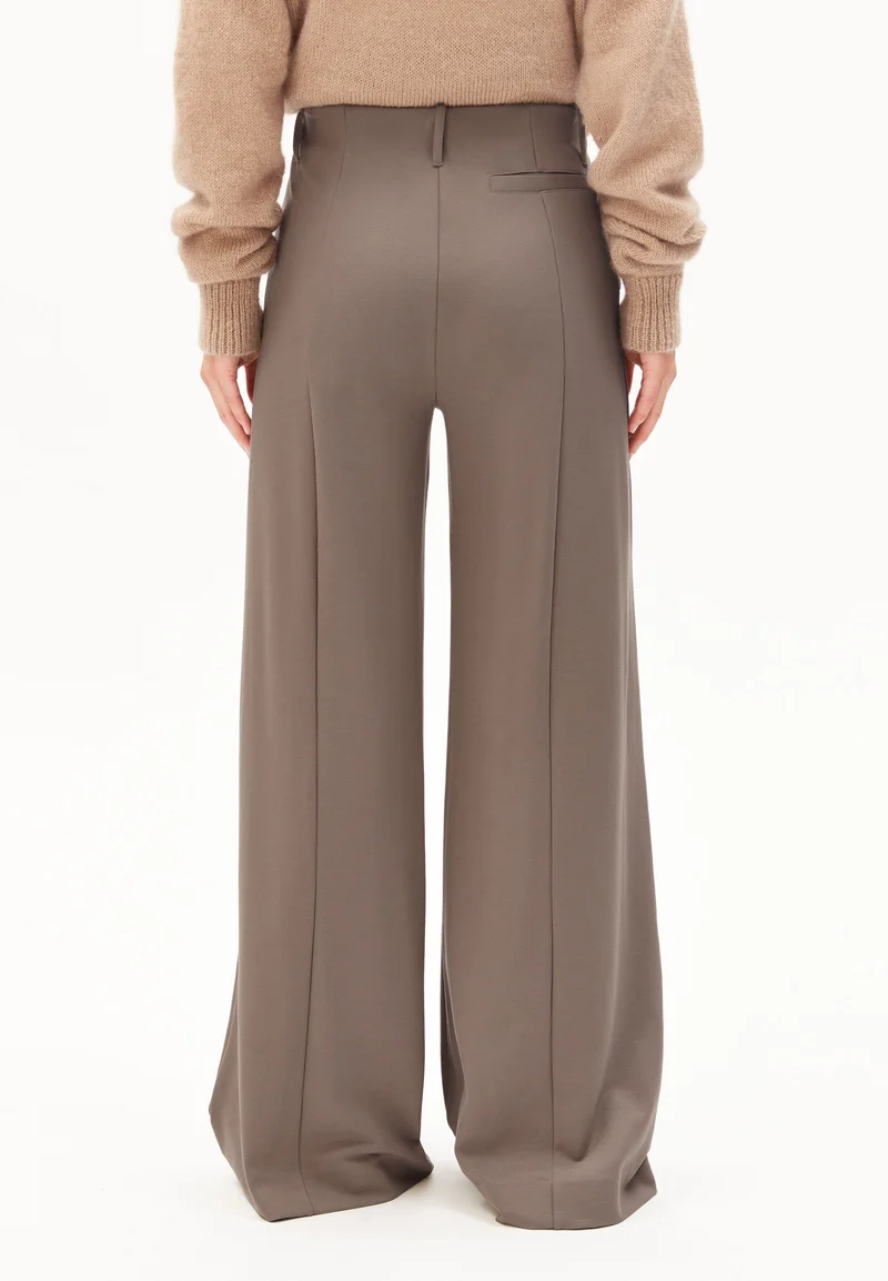 MAEVAA HOSE | walnut cream