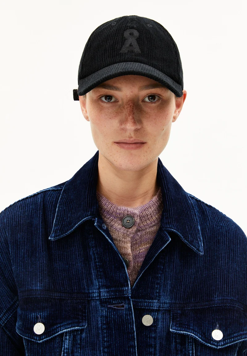 YENAAS CORD KAPPE | black
