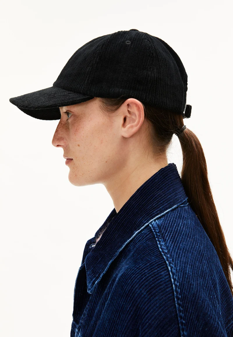 YENAAS CORD KAPPE | black