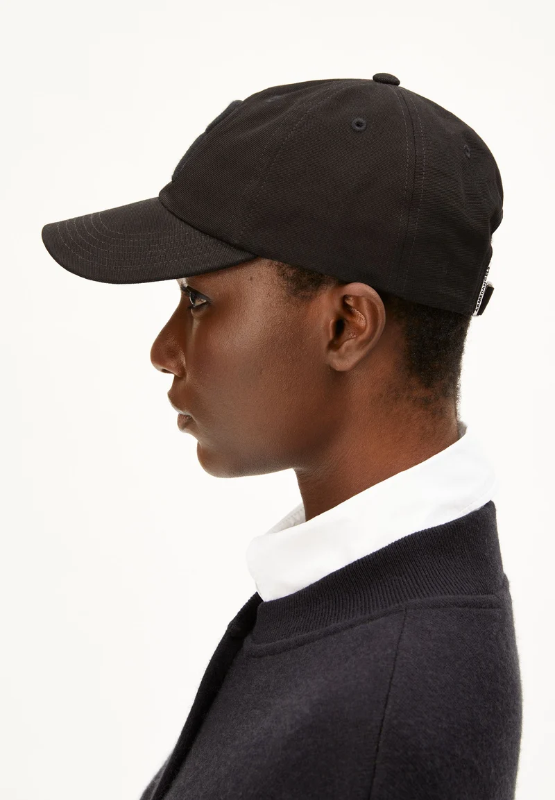 YENAAS LOGAA KAPPE | black-black