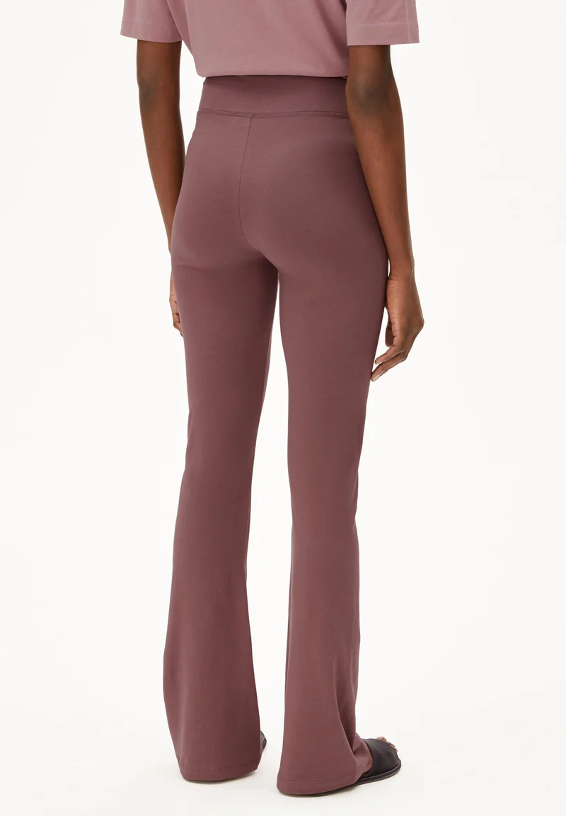 REHMAA LEGGINGS | dark berry