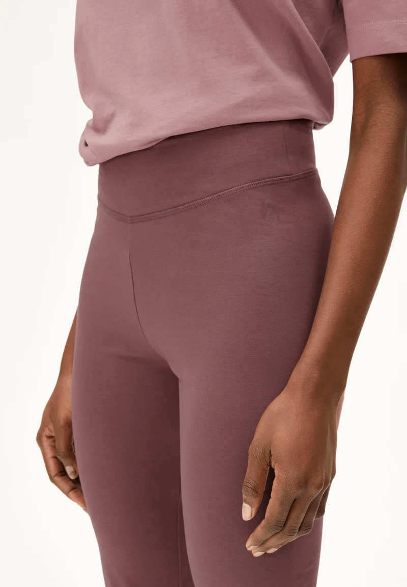 REHMAA LEGGINGS | dark berry