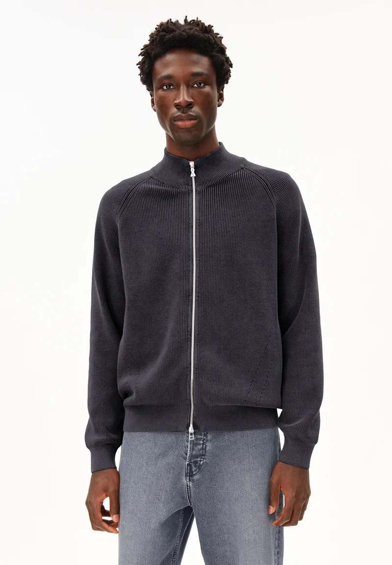AARTYOM GMT DYE STRICKTROYER | black