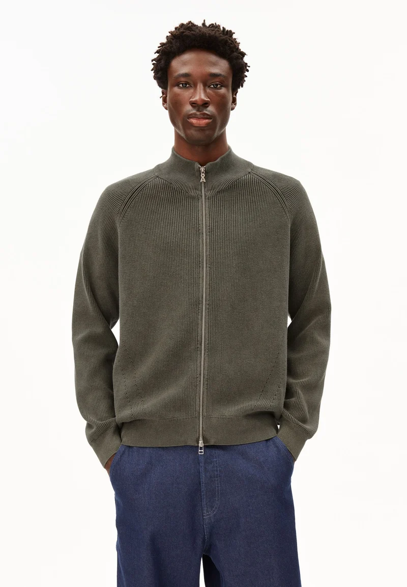 AARTYOM GMT DYE STRICKTROYER | forest pine