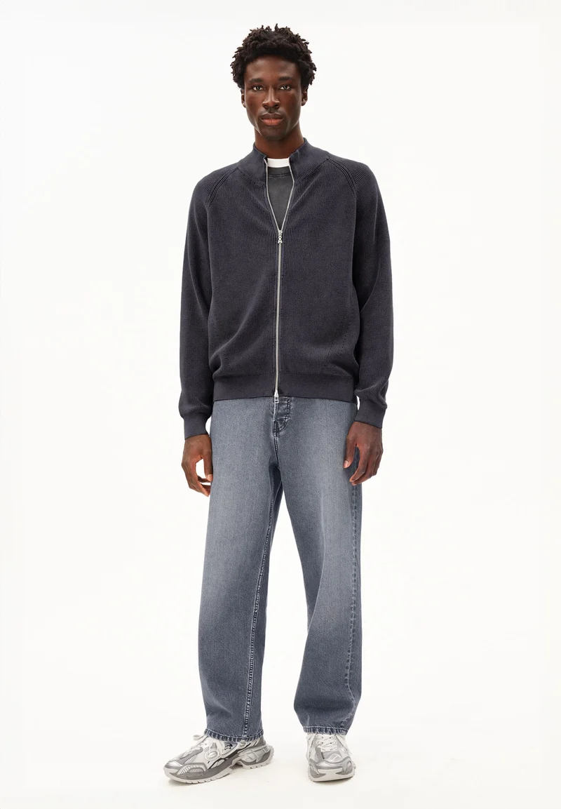 AARTYOM GMT DYE STRICKTROYER | black