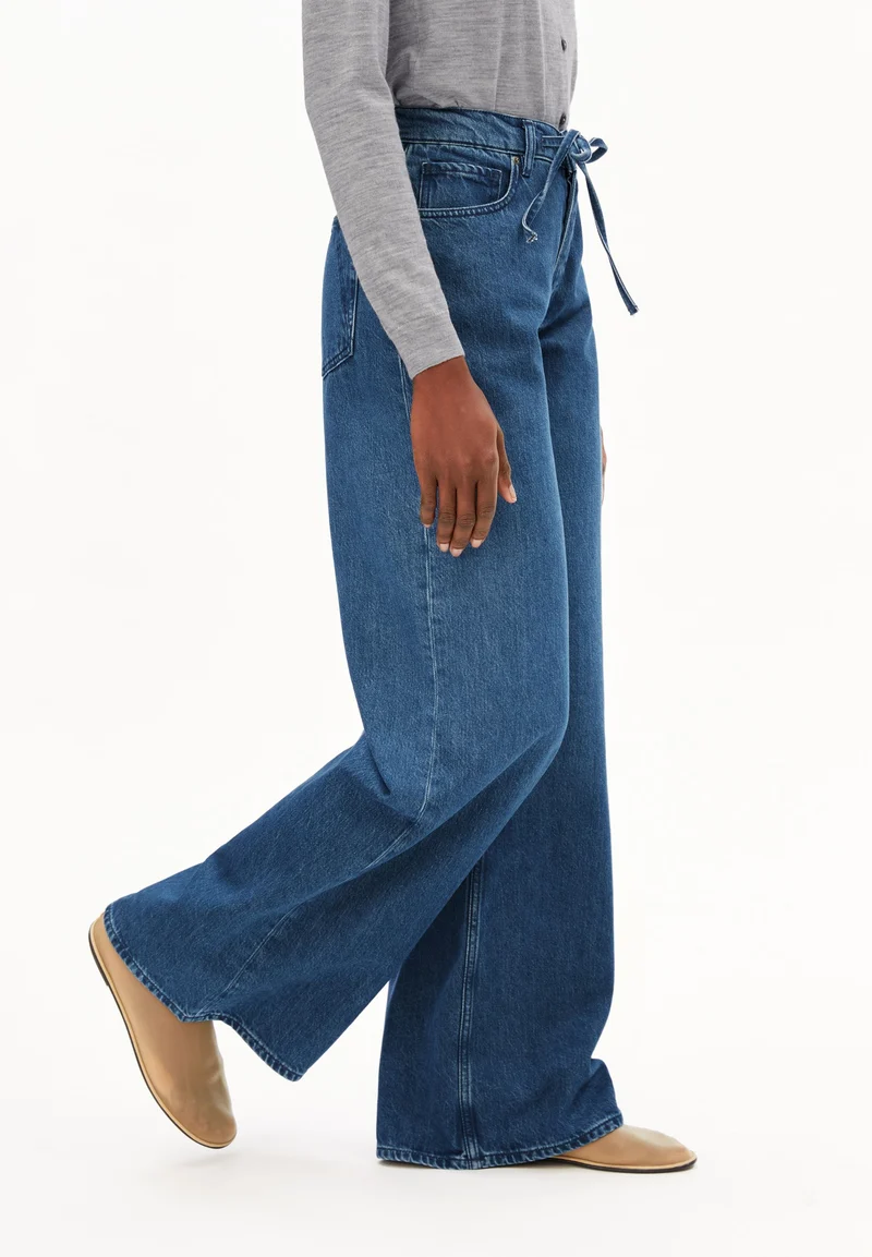 ASTRAEAAS MID WAIST WIDE JEANS | imperial