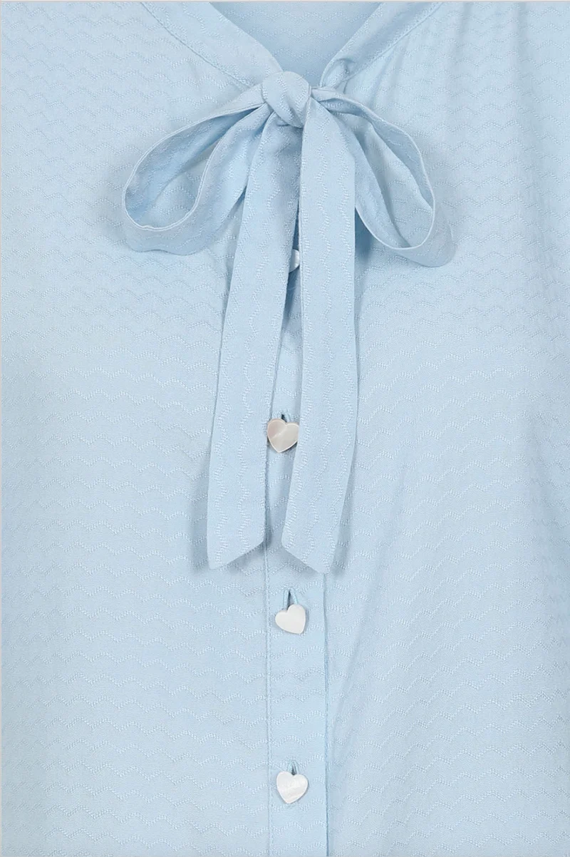 Bluse May Wave mit Flügelärmel in Hellblau