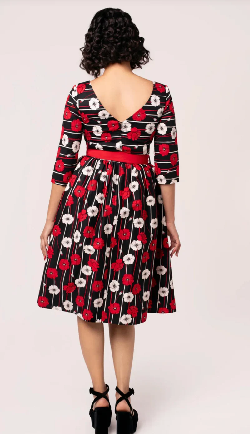 Swingkleid Poppy, Blumenmuster-Schwarz