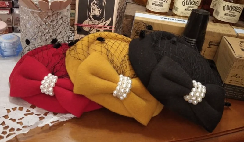 Fascinator Marilyn, senf, rot oder schwarz