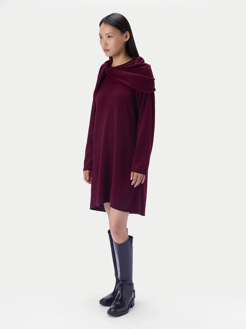 Kaschmirkleid in Tunikaform mit Schalgürtel