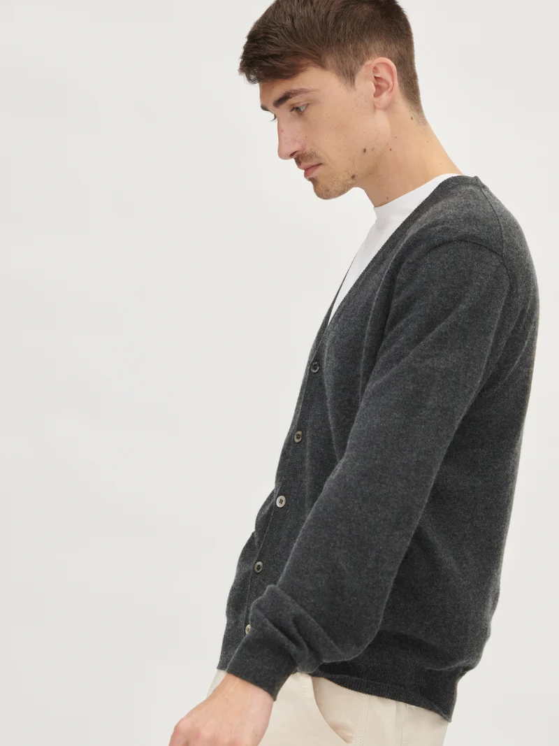 Basic V-Ausschnitt Kaschmirstrickjacke mit Knöpfen