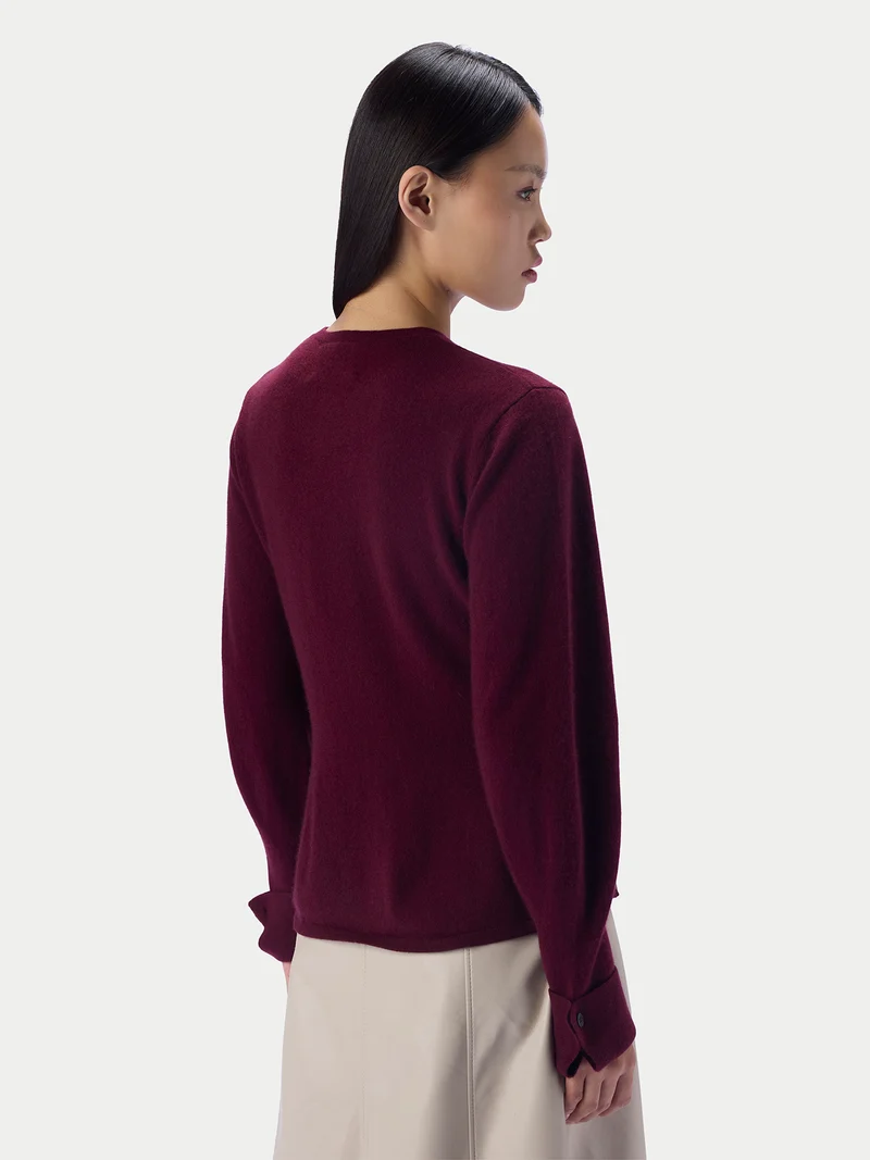 Kaschmirpullover mit ausgestelltem Saum und Rundhalsausschnitt