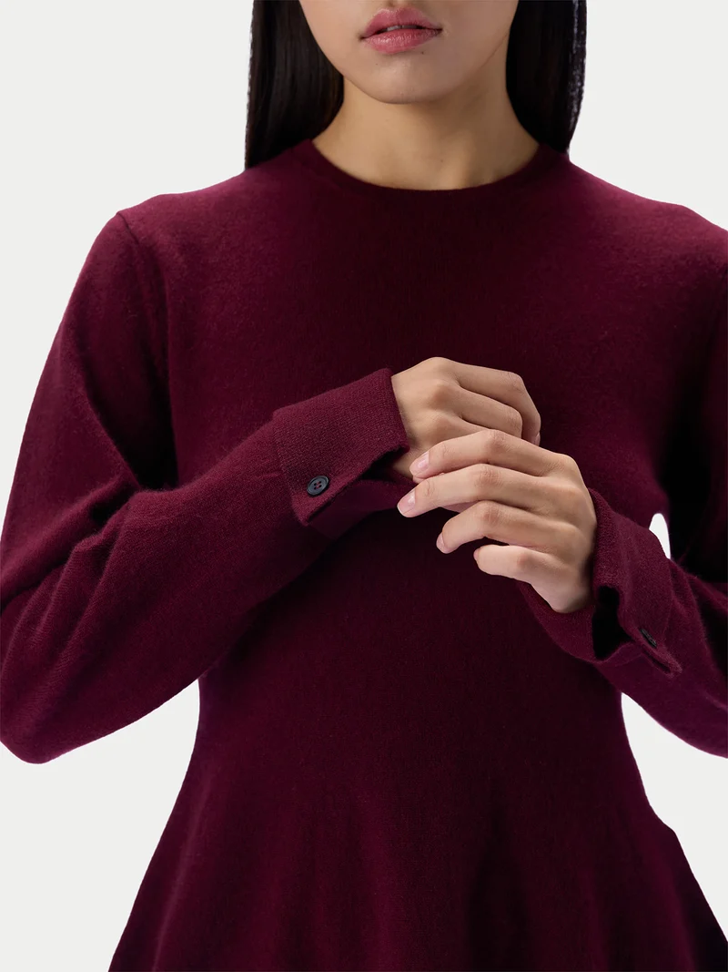 Kaschmirpullover mit ausgestelltem Saum und Rundhalsausschnitt