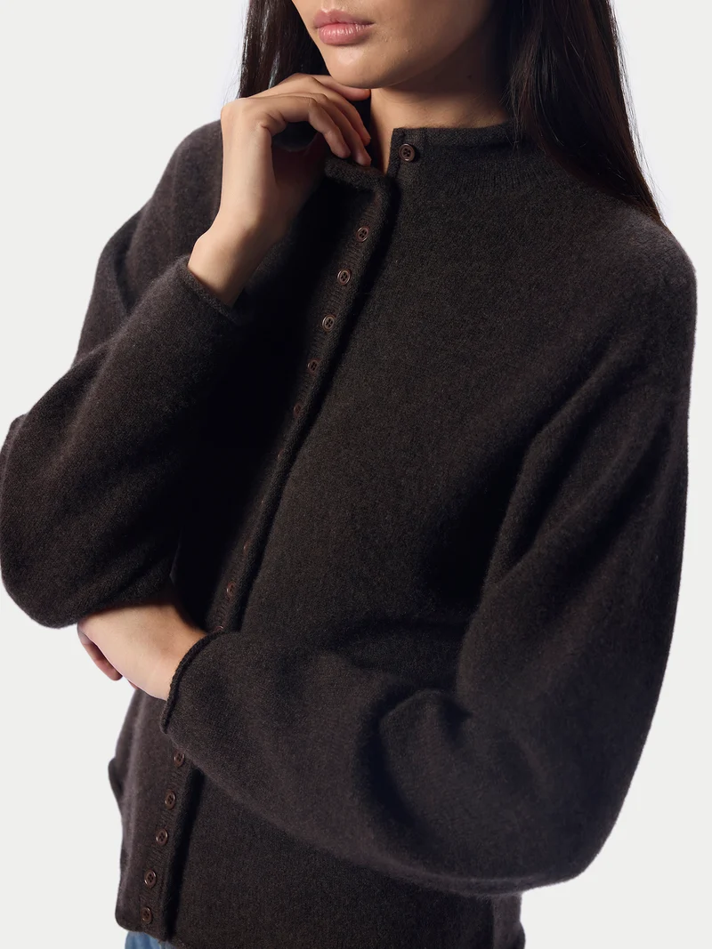 Kaschmir-Strickjacke mit Stehkragen und Knopfleiste
