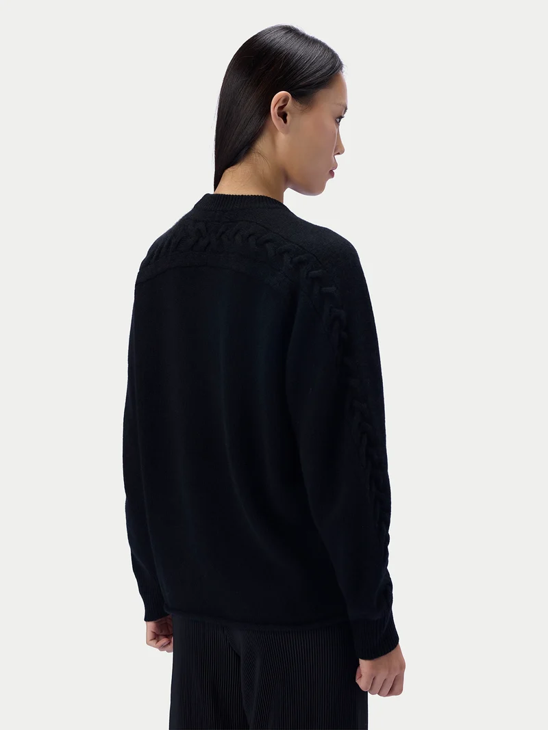 Kaschmirpullover mit Zopf-Raglanärmeln und Rundhalsausschnitt