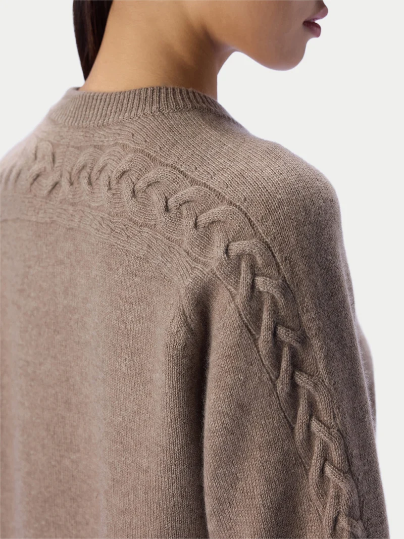 Kaschmirpullover mit Zopf-Raglanärmeln und Rundhalsausschnitt