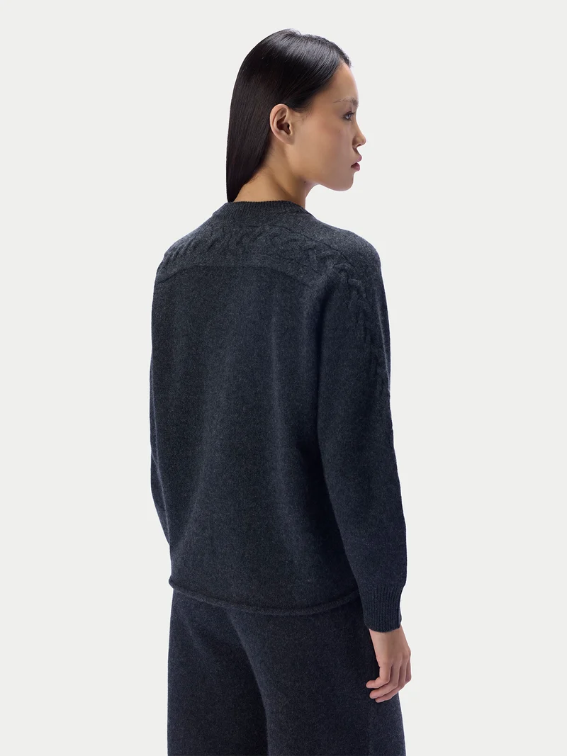 Kaschmirpullover mit Zopf-Raglanärmeln und Rundhalsausschnitt