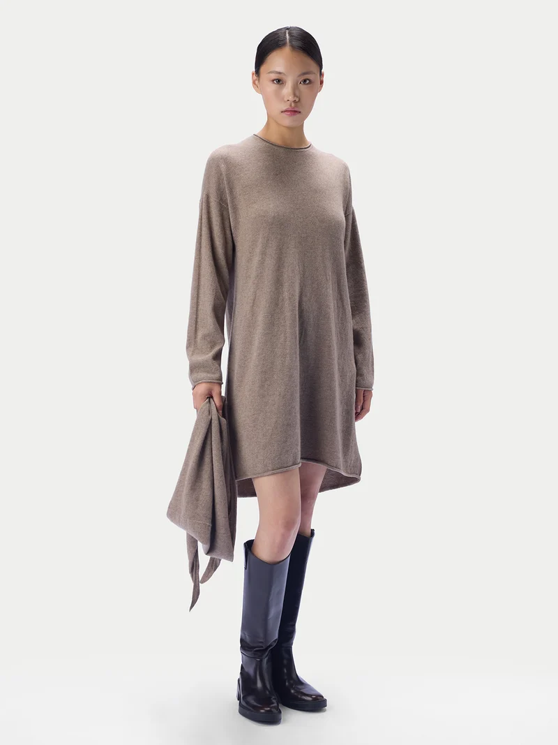Kaschmirkleid in Tunikaform mit Schalgürtel
