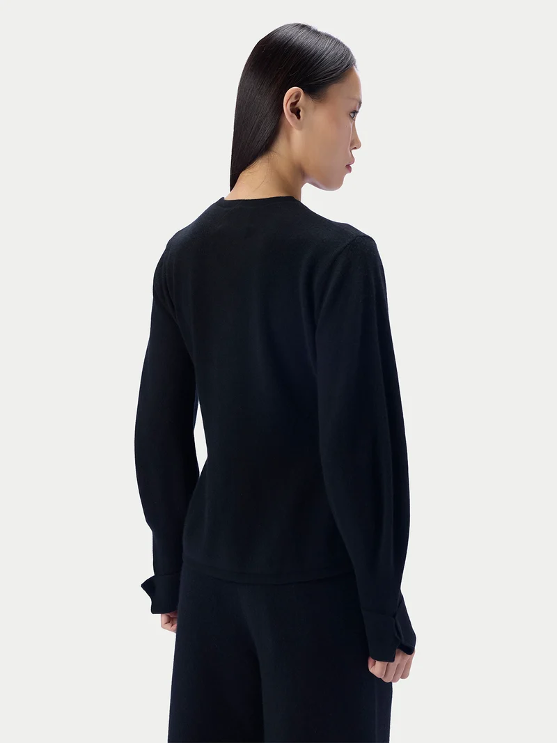 Kaschmirpullover mit ausgestelltem Saum und Rundhalsausschnitt