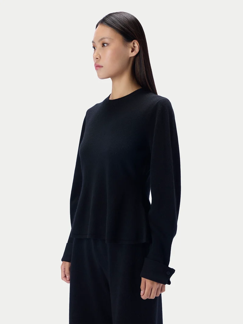 Kaschmirpullover mit ausgestelltem Saum und Rundhalsausschnitt