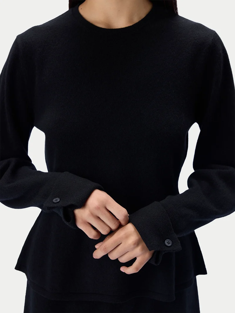 Kaschmirpullover mit ausgestelltem Saum und Rundhalsausschnitt