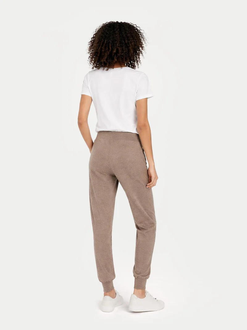 Naturfarbene Kaschmir-Joggingshose mit Bündchen