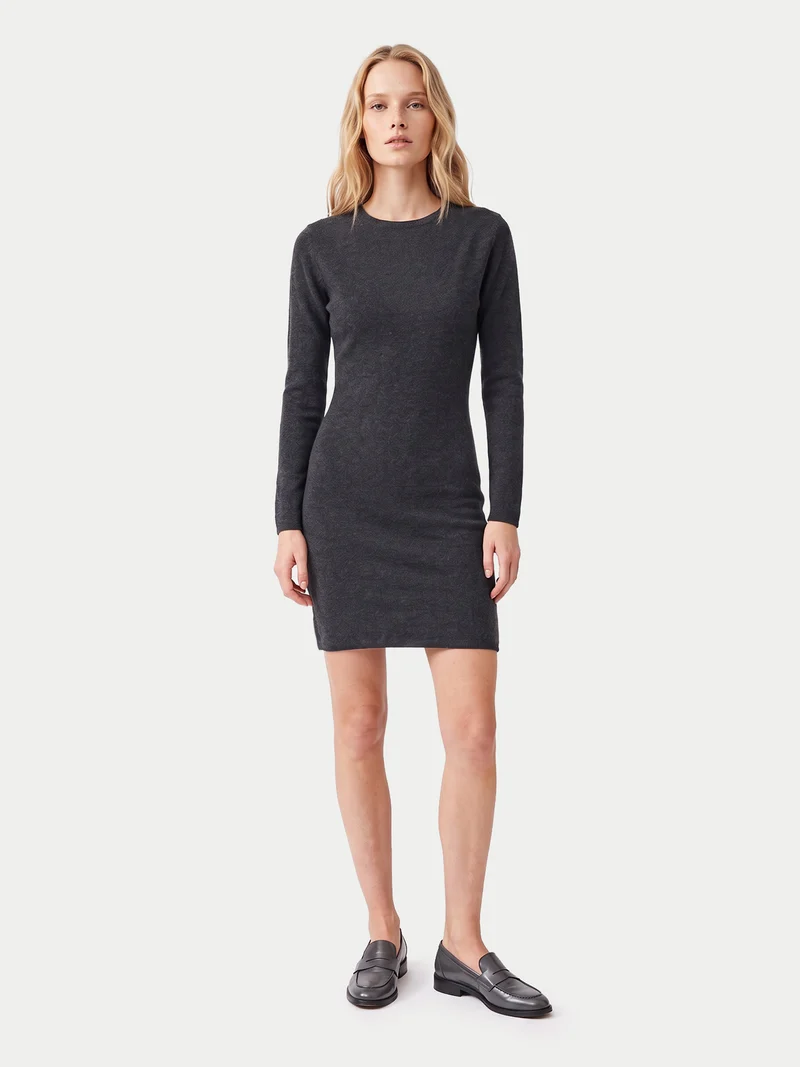 Geripptes Kaschmir-Kleid mit U-Boot-Ausschnitt