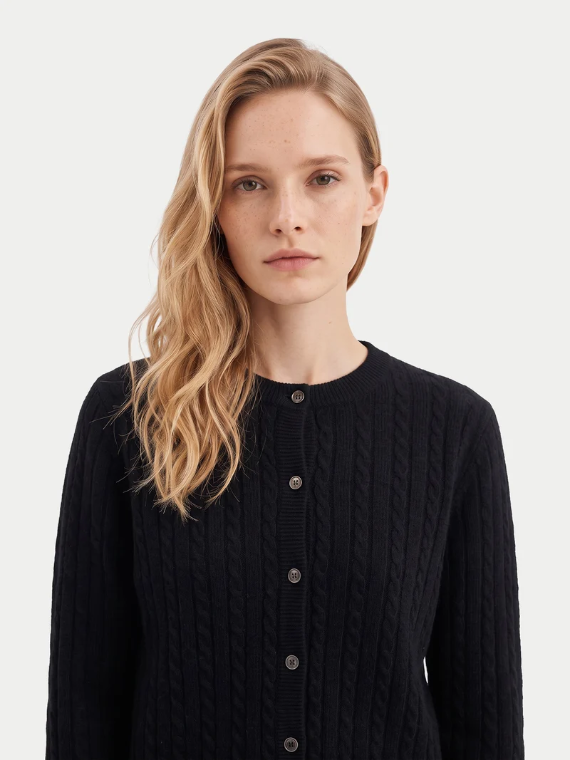 Kaschmir-Strickjacke mit Rundhalsausschnitt und Zopfmuster