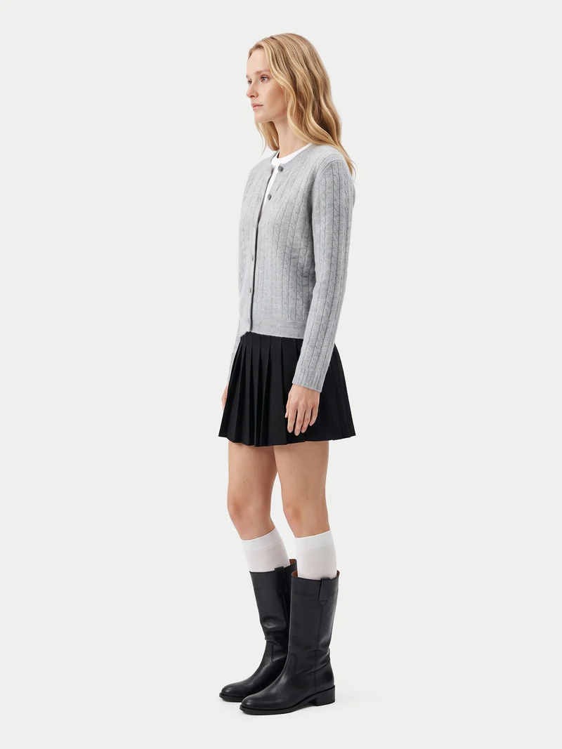 Kaschmir-Strickjacke mit Rundhalsausschnitt und Zopfmuster