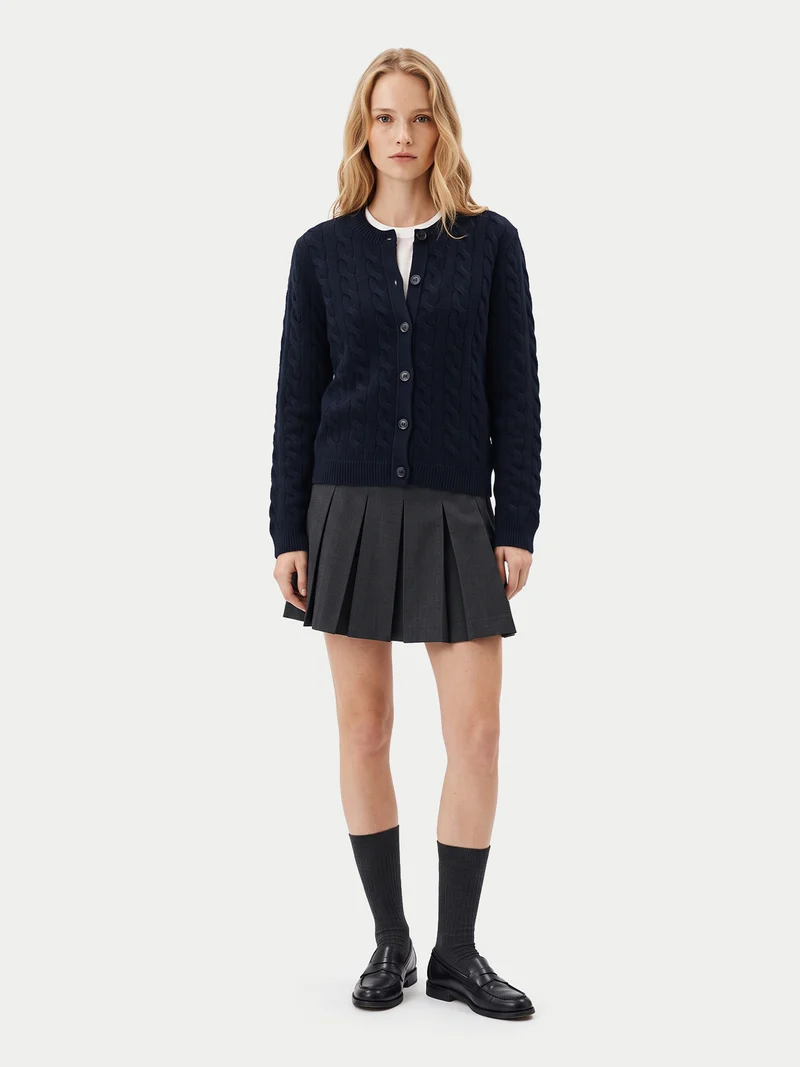 Kaschmir-Strickjacke mit Zopfmuster und Rundhalsausschnitt