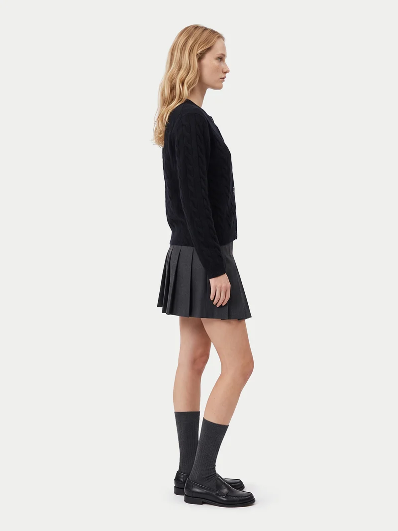 Kaschmir-Strickjacke mit Zopfmuster und Rundhalsausschnitt
