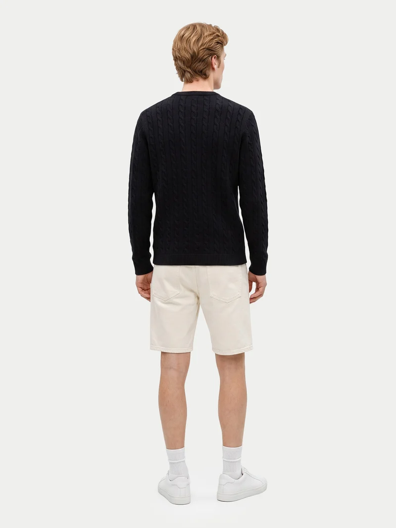 Kaschmir-Pullover mit Zopfmuster und Rundhalsausschnitt