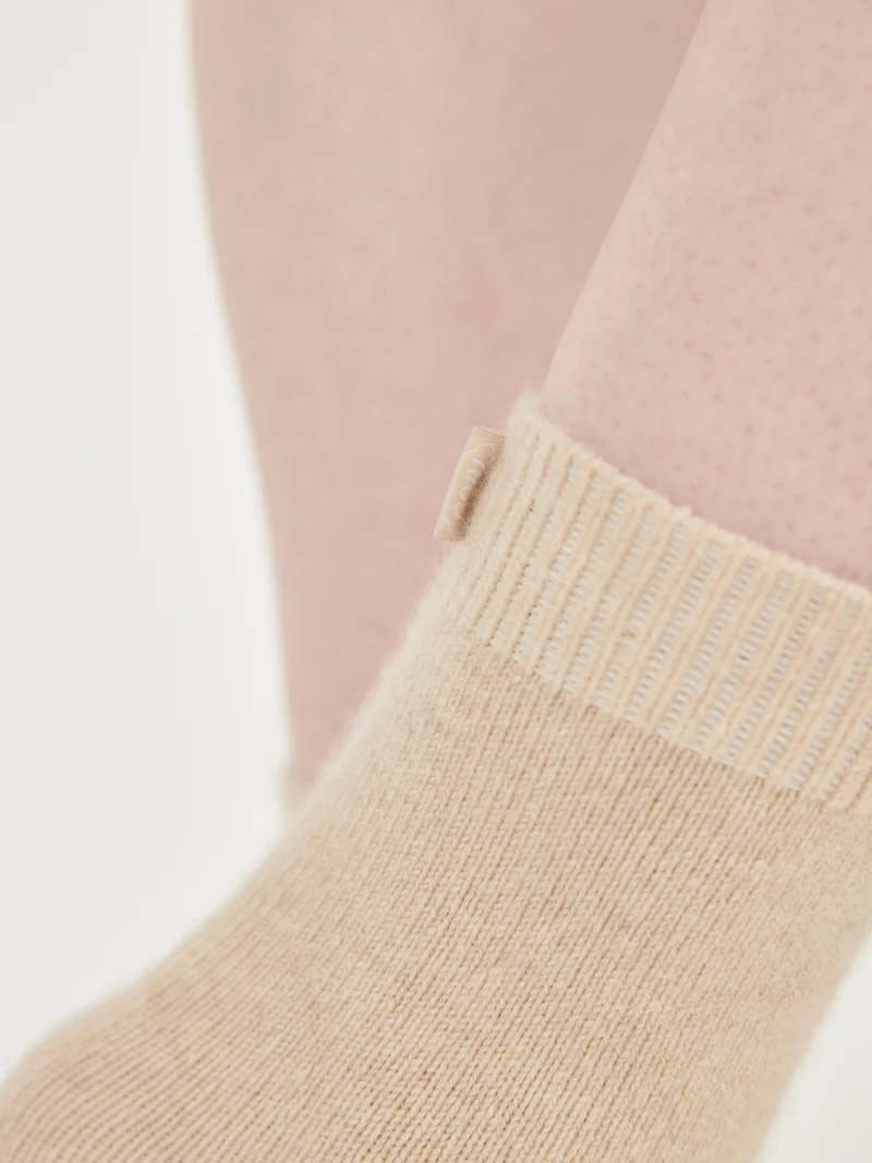 Naturfarbene Unisex Kaschmir Rippenstrick-Bettsocken